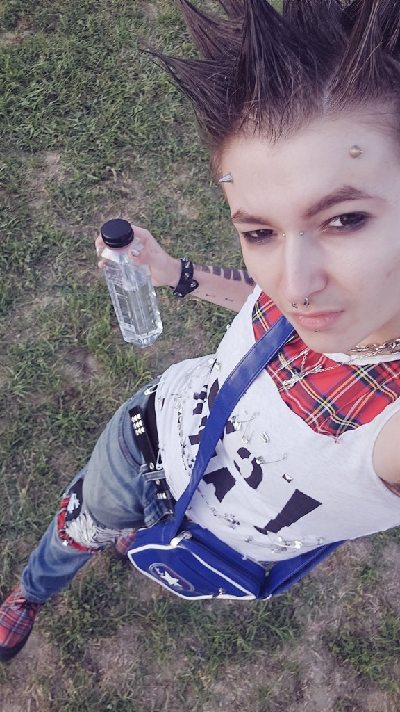FuckingLegendx's tweet photo. I HAVE BOOGERS https://t.co/cuoOrL5yyQ