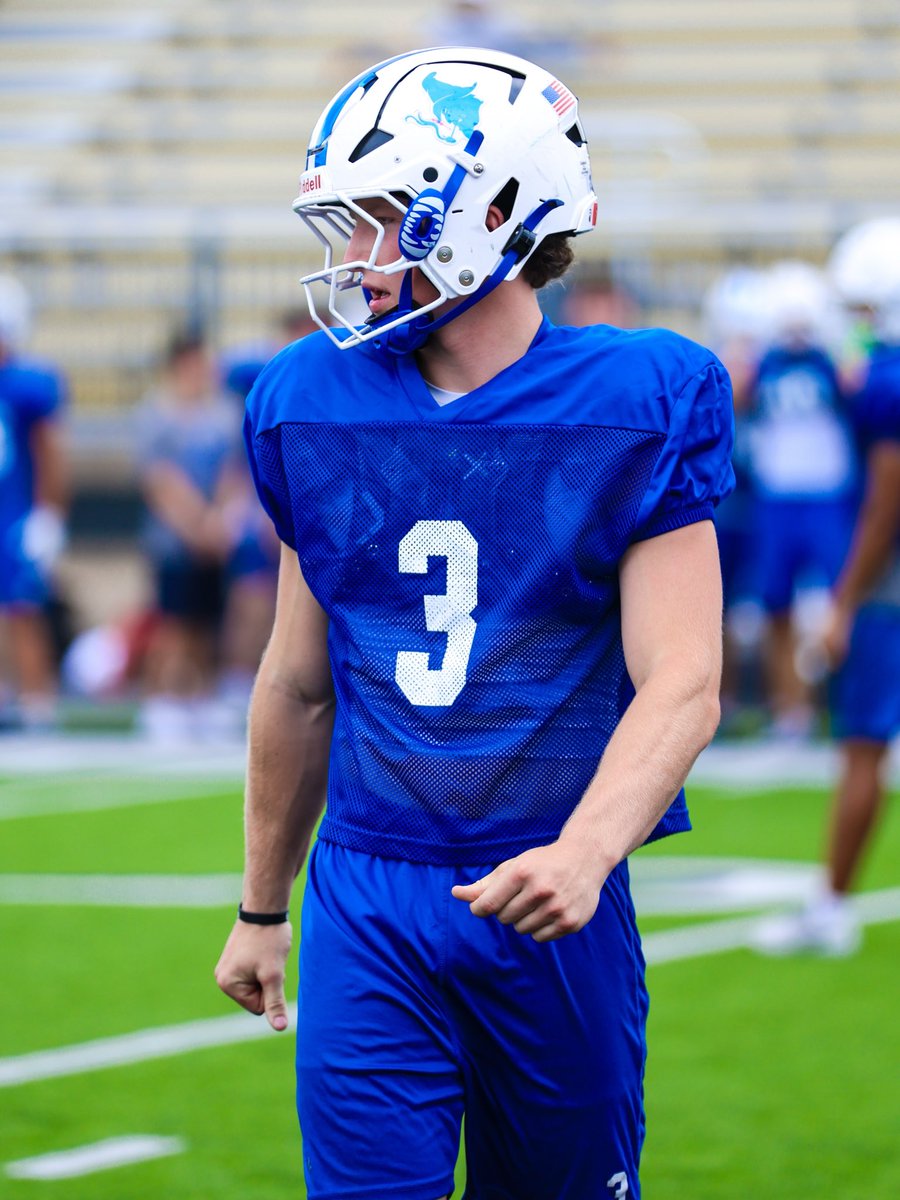 VarsityVibeAR's tweet photo. Team camps are underway🏈 Today we covered 5 schools at Bentonville HS during week 1 of team camp! Har-Ber, Southside, Bentonville, Van Buren &amp; Rogers were all in attendance‼️📸➡️ https://t.co/kGrHULiXod