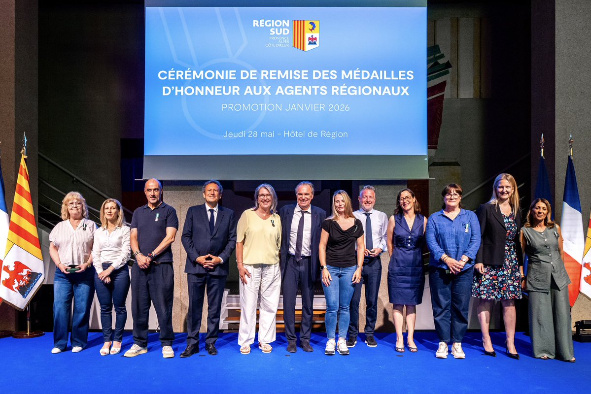 RenaudMuselier's tweet photo. La Région Sud avance grâce à ses agents !

Chaque jour, dans leurs missions respectives, nos agents sont les artisans de l'action publique régionale et de ses réussites.

Aujourd'hui, 148 agents de tous nos services, reçoivent une médaille d'honneur : félicitations 👏 https://t.co/58o8VlPcXD