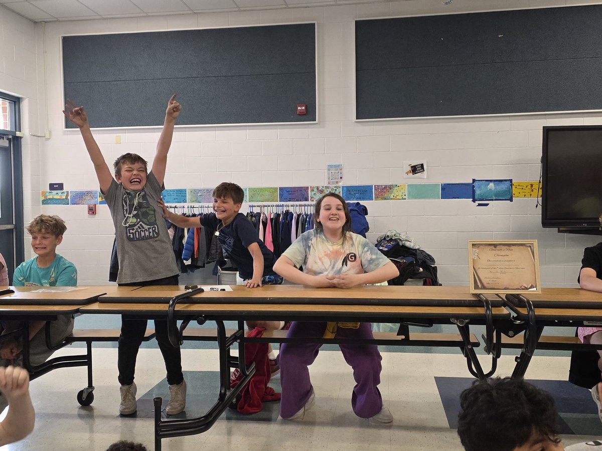 Ms_Swanson_DIS's tweet photo. Our class's team were the all-school Governor's Race Competition champions! @@Discovery_elem #4thGrade #History https://t.co/uVh0oym89k
