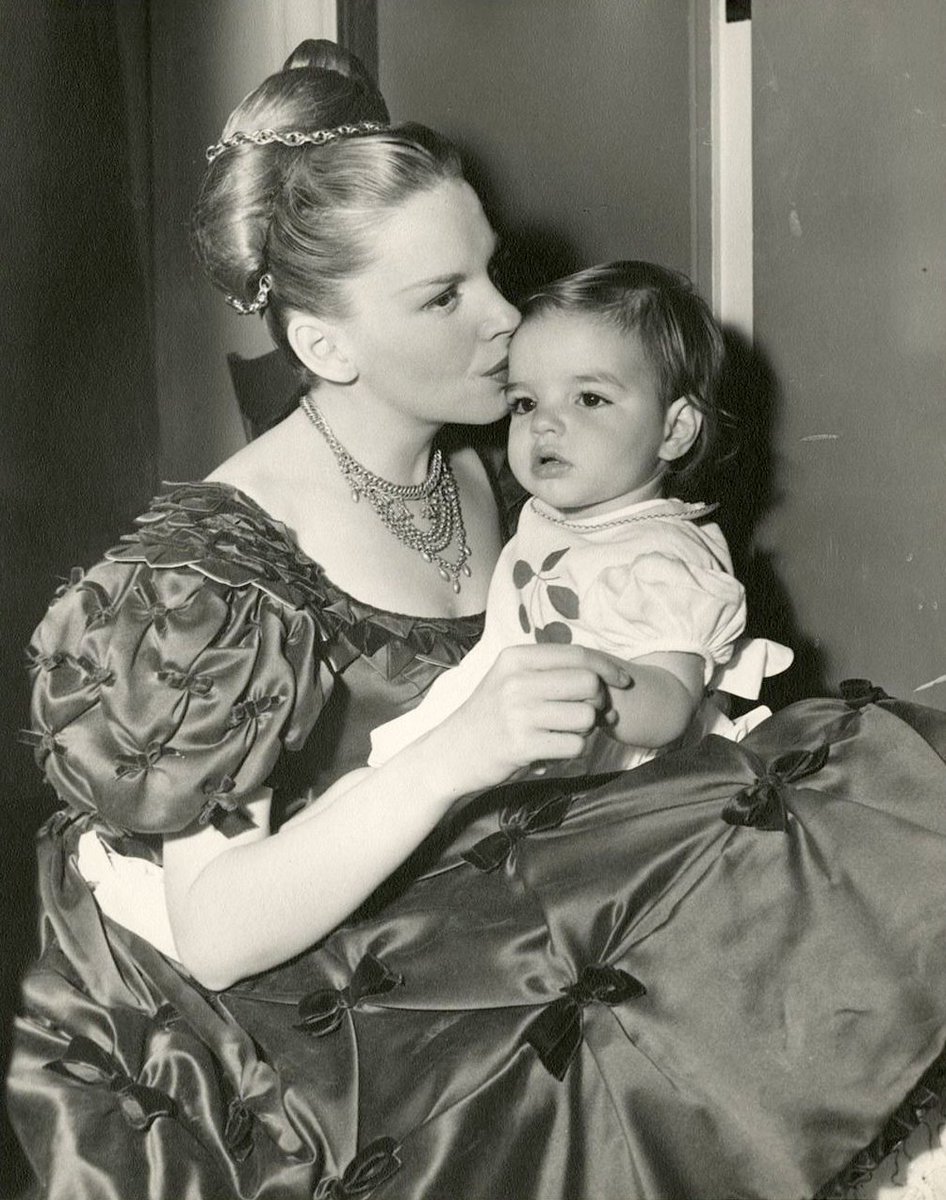 TheJudyRoom's tweet photo. Check out The Judy Room's Filmography Pages on "The Pirate" at https://t.co/NCVl3W7C8M

#judygarland #genekelly #thepirate #vincenteminnelli #coleporter #lizaminnelli @GeneKellyFans @GarlandArchive @judygarlandpro @JudyMuseum @tcmlvlf https://t.co/BKen7XgsDO