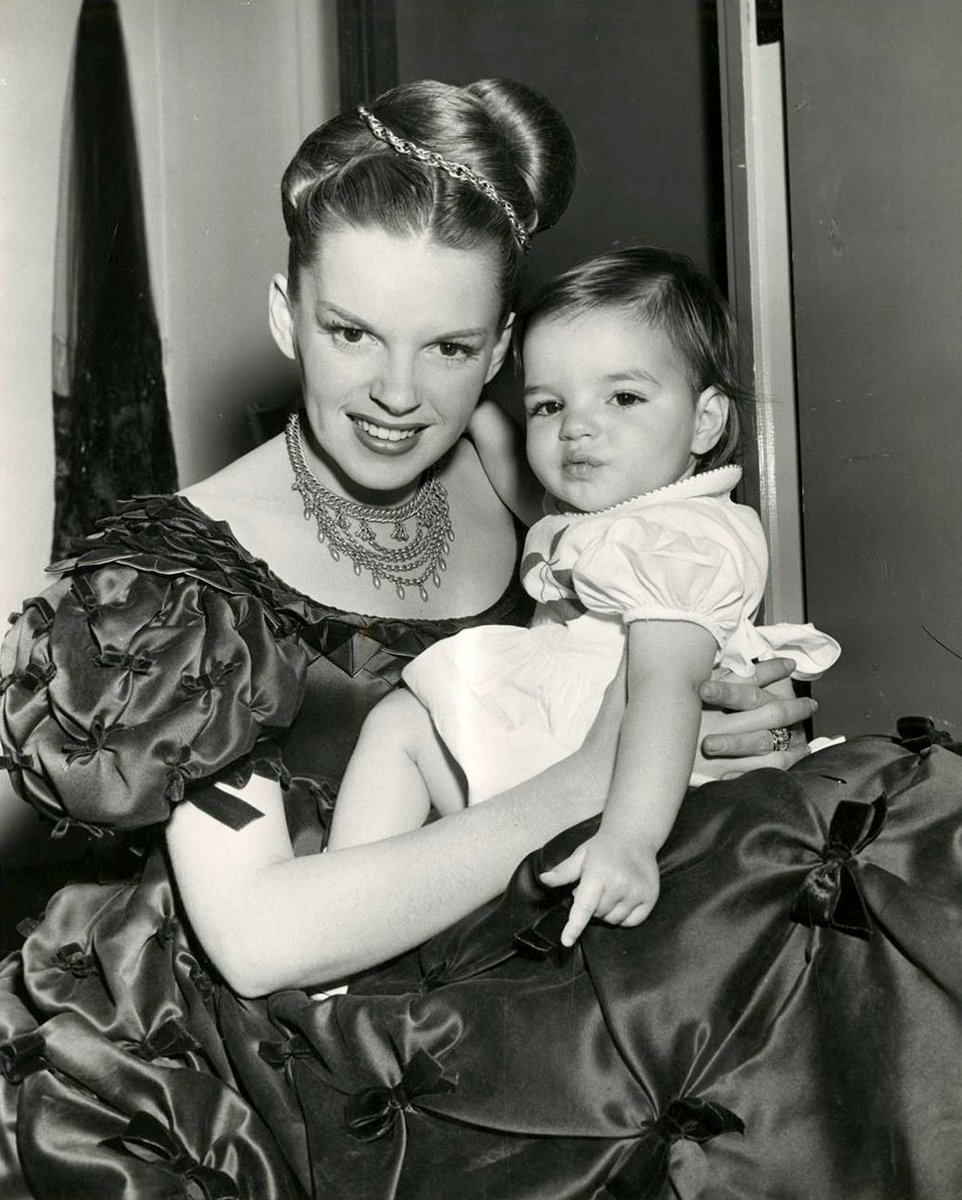 TheJudyRoom's tweet photo. Check out The Judy Room's Filmography Pages on "The Pirate" at https://t.co/NCVl3W7C8M

#judygarland #genekelly #thepirate #vincenteminnelli #coleporter #lizaminnelli @GeneKellyFans @GarlandArchive @judygarlandpro @JudyMuseum @tcmlvlf https://t.co/BKen7XgsDO