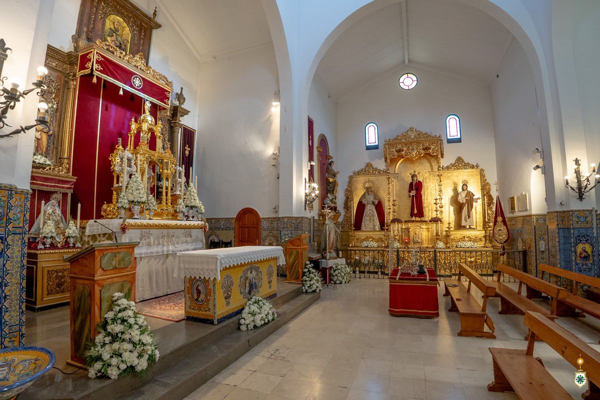 HdadSanGonzalo's tweet photo. ⚪️ ALTAR DE CULTOS | TRIDUO SACRAMENTAL

⛪️ La Hermandad de San Gonzalo presenta el bellísimo altar levantado por nuestro equipo de Priostía con motivo del Solemne Triduo en honor al Santísimo Sacramento del Altar, Titular de nuestra corporación, cuyos cultos comienzan en el día de hoy.

🕯️La Custodia de nuestra Hermandad de San Gonzalo, obra de gran calidad artística y patrimonial que nos dejara el maestro Guzmán Bejarano (q.e.p.d.), y que el próximo domingo procesionará portando y elevando a Su Divina Majestad por las calles de nuestro barrio, conforma el epicentro eucarístico central del altar mayor, acogiendo a Jesús Sacramentado en una estampa de profunda solemnidad, belleza y recogimiento, preparada con esmero para mayor gloria del Santísimo Sacramento.

🕯️Una composición cargada de simbolismo y emoción que invita a la oración y a la contemplación ante la presencia real de Cristo en la Eucaristía.

🙏 Agradecemos profundamente a D. Jorge Groiss Merino y a D. Juan Bautista, la colaboración y el gesto de cedernos para conformar el altar levantado en honor del Santísimo Sacramento, las benditas imágenes de San José y la Virgen María que enmarcan la Custodia.

📢 Animamos a todos nuestros hermanos, fieles y devotos a participar en estos días de culto y adoración al Señor Sacramentado.

✝️ “Alabado sea el Santísimo Sacramento del altar”

📸 @GnzAlvarez