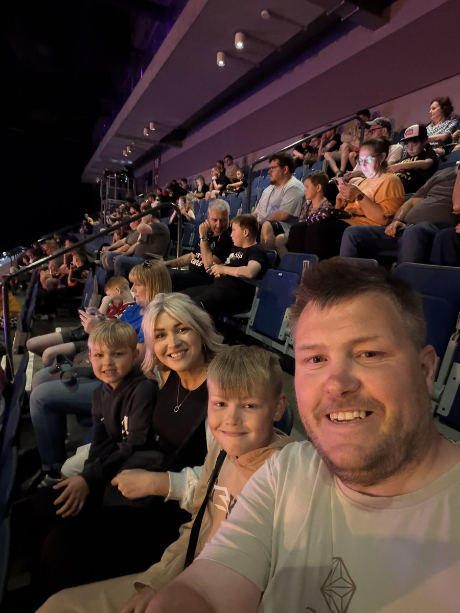 Wizz001's tweet photo. Praying for Danhausen or Joe Henry 

#WWELiverpool https://t.co/2Lft25mRU6