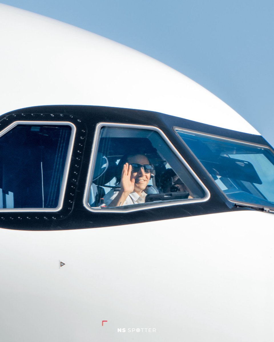 ns_spotter's tweet photo. ✈️ Postales que nunca faltan en Aeroparque, porque #esdeaviadorsaludaralspotter 😂 https://t.co/tE28DZg6Gs