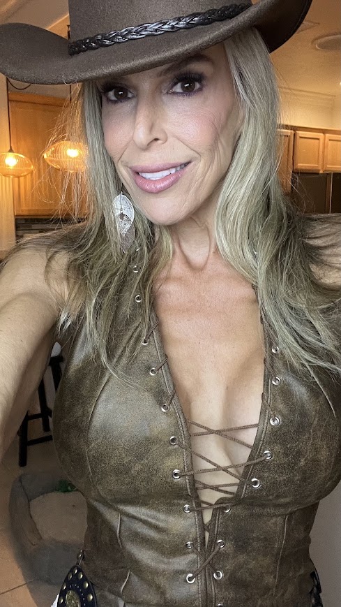 Chloe Dahl XO tweet media