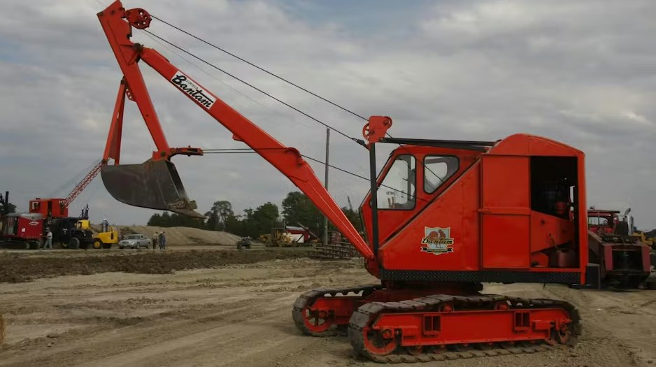 ConstructionEqt's tweet photo. Old Iron Alert 🚨

Before modern excavators, there was Bantam. The Schield brothers turned scrap parts, farm grit, and smart engineering into a respected line of cable excavators starting in the 1940s. A cool slice of equipment history. Learn more: https://t.co/lL8EbXChlz https://t.co/eQOX5LUm6O