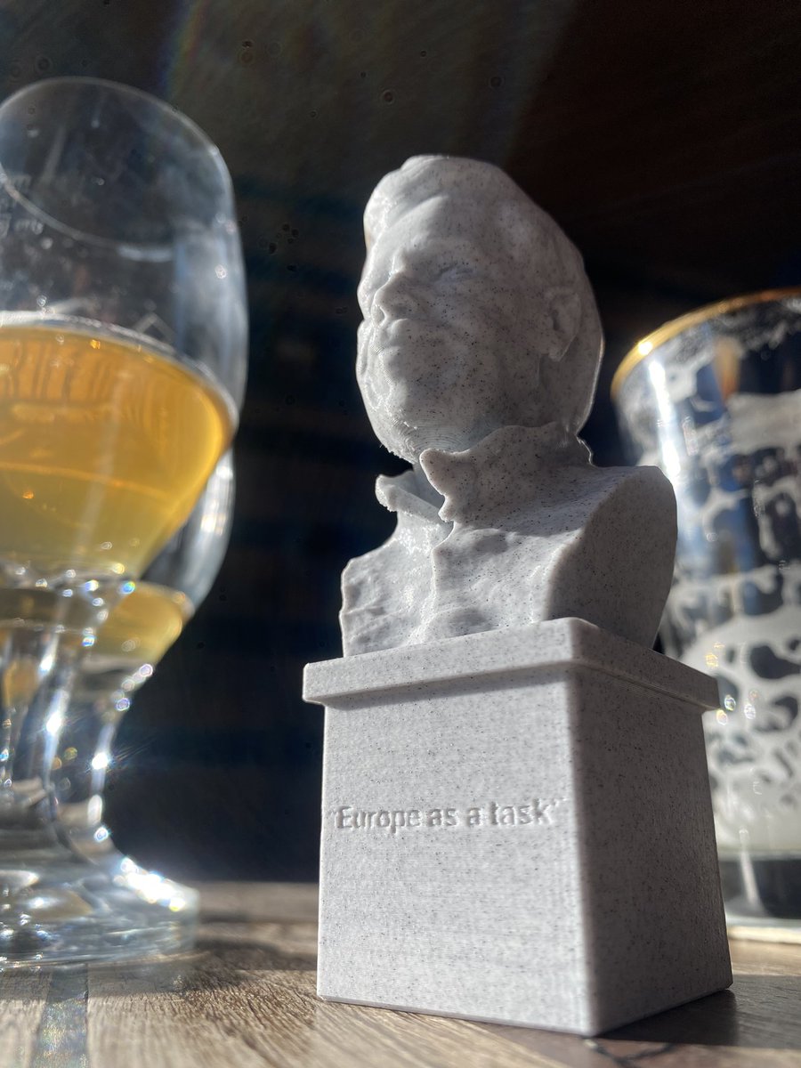 ViktorDanek_'s tweet photo. Musím se pochlubit! Dostal jsem od @petr_jonak z @Prusa3D nejkrásnější dárek na památku na naši konferenci #TaskEurope. Děkuju! https://t.co/mqpCJNlJxD