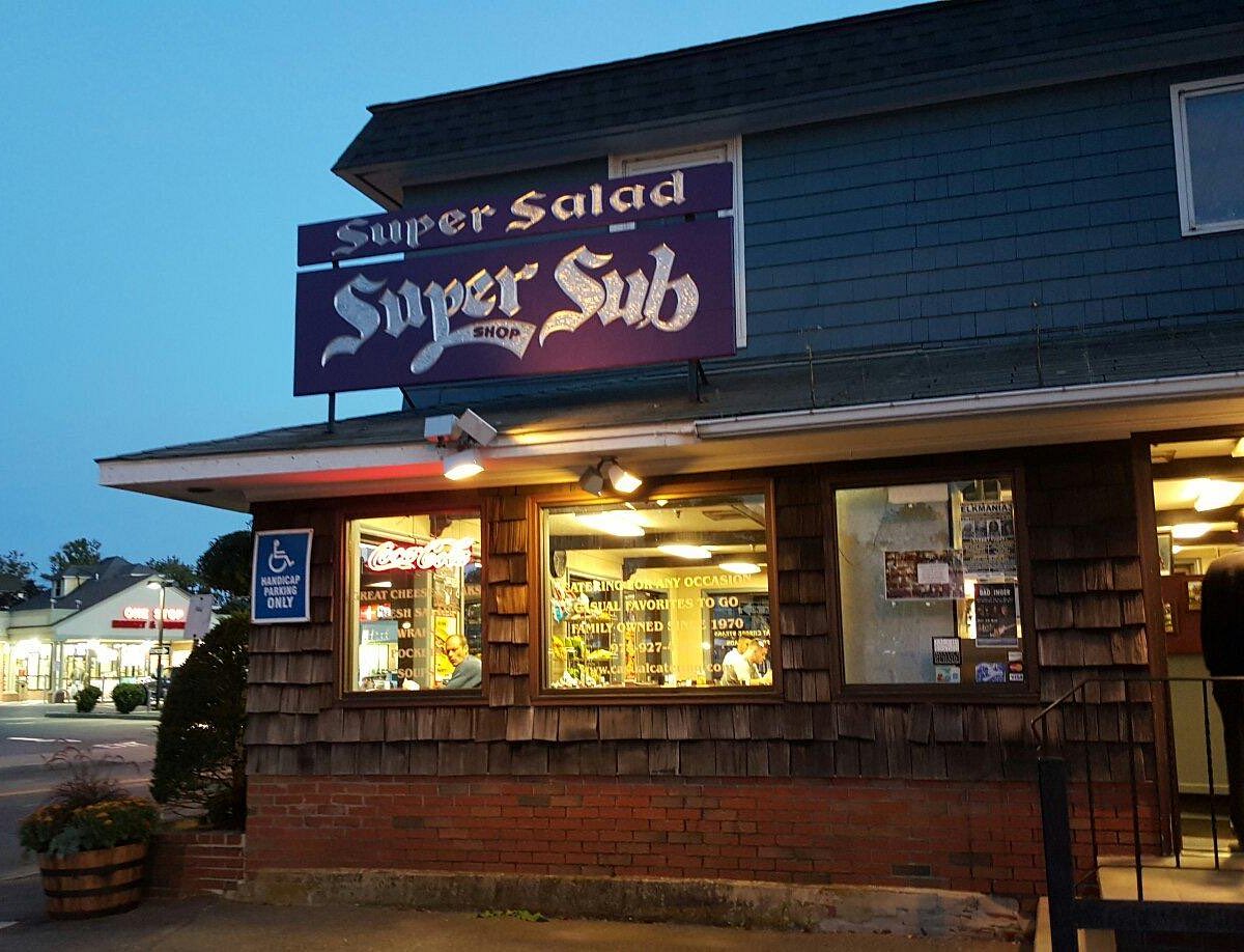 SheenPSU's tweet photo. @nhfreedom @GregMooreNH Called them subs all my life

Ate at places with Subs in the name religiously too

Derry NH on left, Beverly MA on the right https://t.co/GTiJeYtzft
