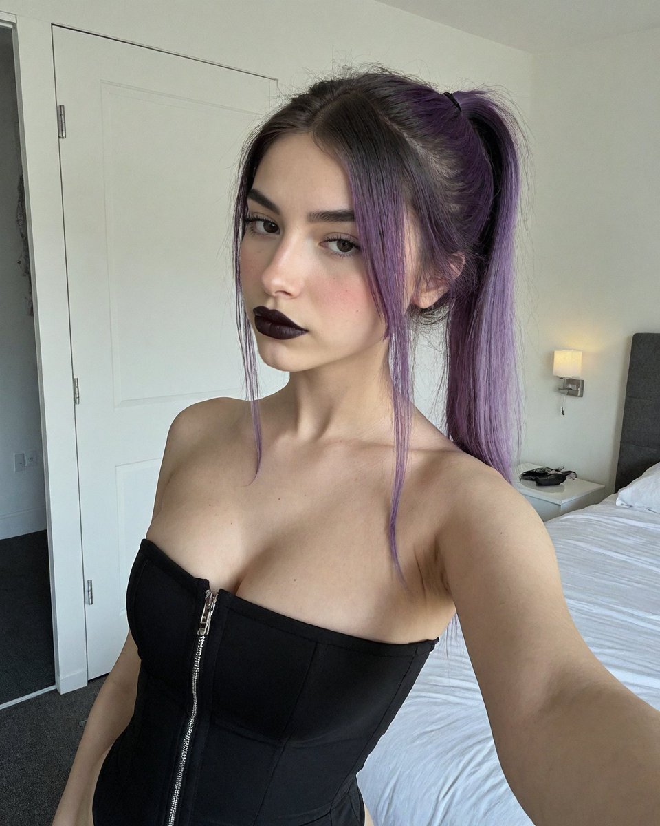 nyxiegoth's tweet photo. say “hi mommy” then check your dms 🖤 https://t.co/VQc0b2TK3L