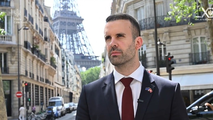 RTCGme's tweet photo. Spajić u Parizu: Očekujemo talas francuskih investicija

https://t.co/5AP78sX7AB https://t.co/SXCNG0KVaA