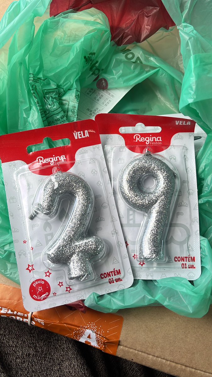 queroserlucida's tweet photo. aniversário de 29 anos da minha bisavó https://t.co/jEaPWQPqMo