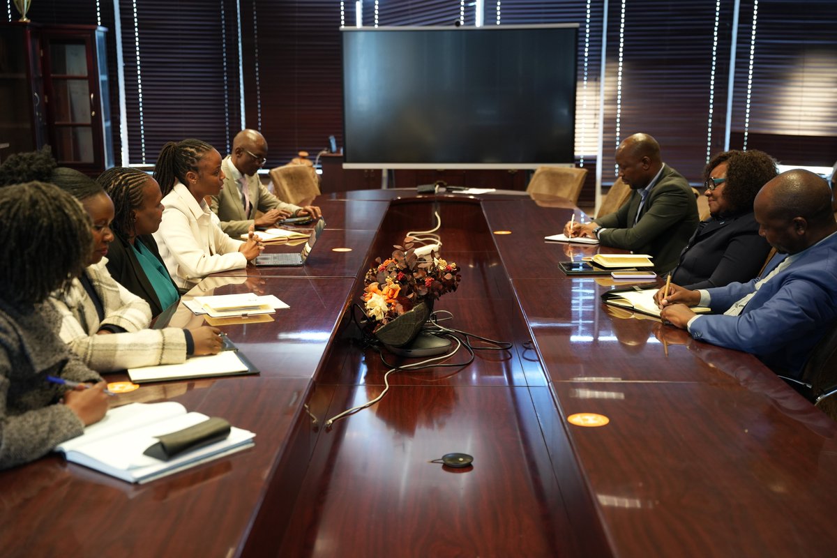 FAOBotswana's tweet photo. @FAO &amp; the Ministry of Health have reaffirmed their commitment to continue working closely to ensure that Batswana have access to #safe, #nutritious &amp; sufficient food in support of the achievement #SDGs 1, 2 and 3 as well as #AfricaAgenda2063 and Botswana’s National #Vision2036. https://t.co/I6lAGqWnoz