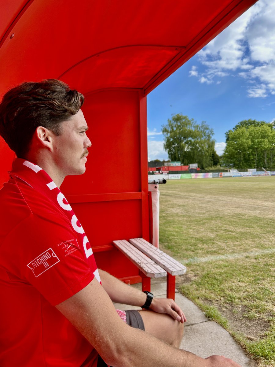 PooleTownFC's tweet photo. Jacko back in Red and White!🔴⚪️

#COYD🐬 https://t.co/o7uoVugRhL
