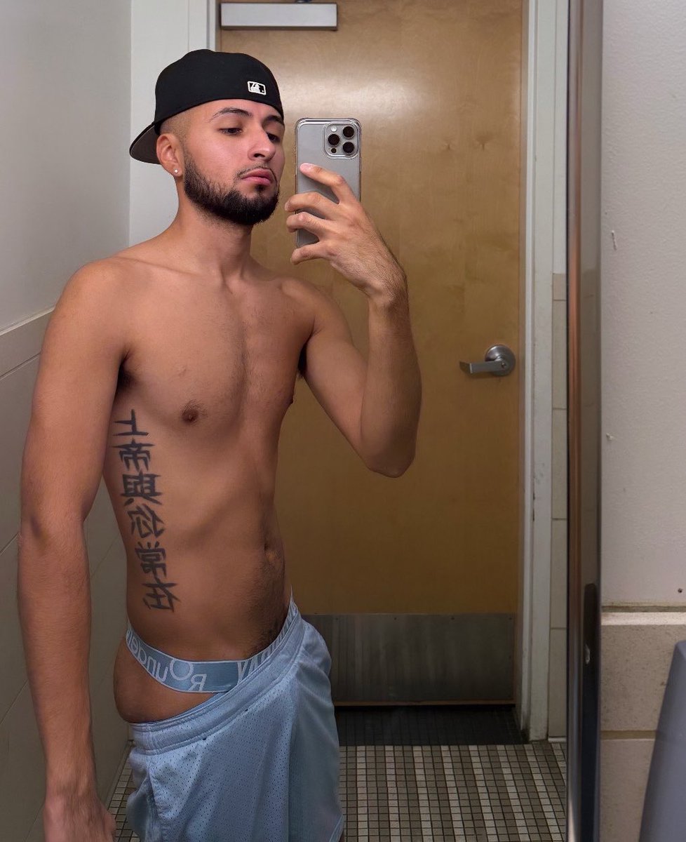 alvxrogee's tweet photo. Maybe I should bring back the beard 🤔 https://t.co/wD9k1XgS3m