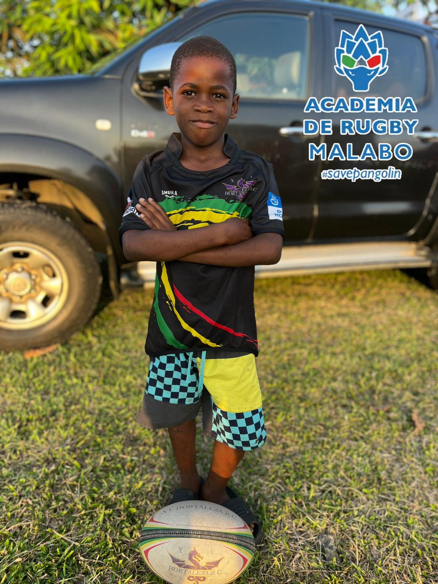 xvhortaleza's tweet photo. La solidaridad del XV Hortaleza sigue llegando a Guinea. La ropa y material deportivo donado ya está siendo utilizado por equipos allí, mostrando el impacto de nuestro compromiso. 
@academia_rugby_malabo
#XVHortaleza #RugbySolidario #FamiliaXV https://t.co/aUZOeULbHF