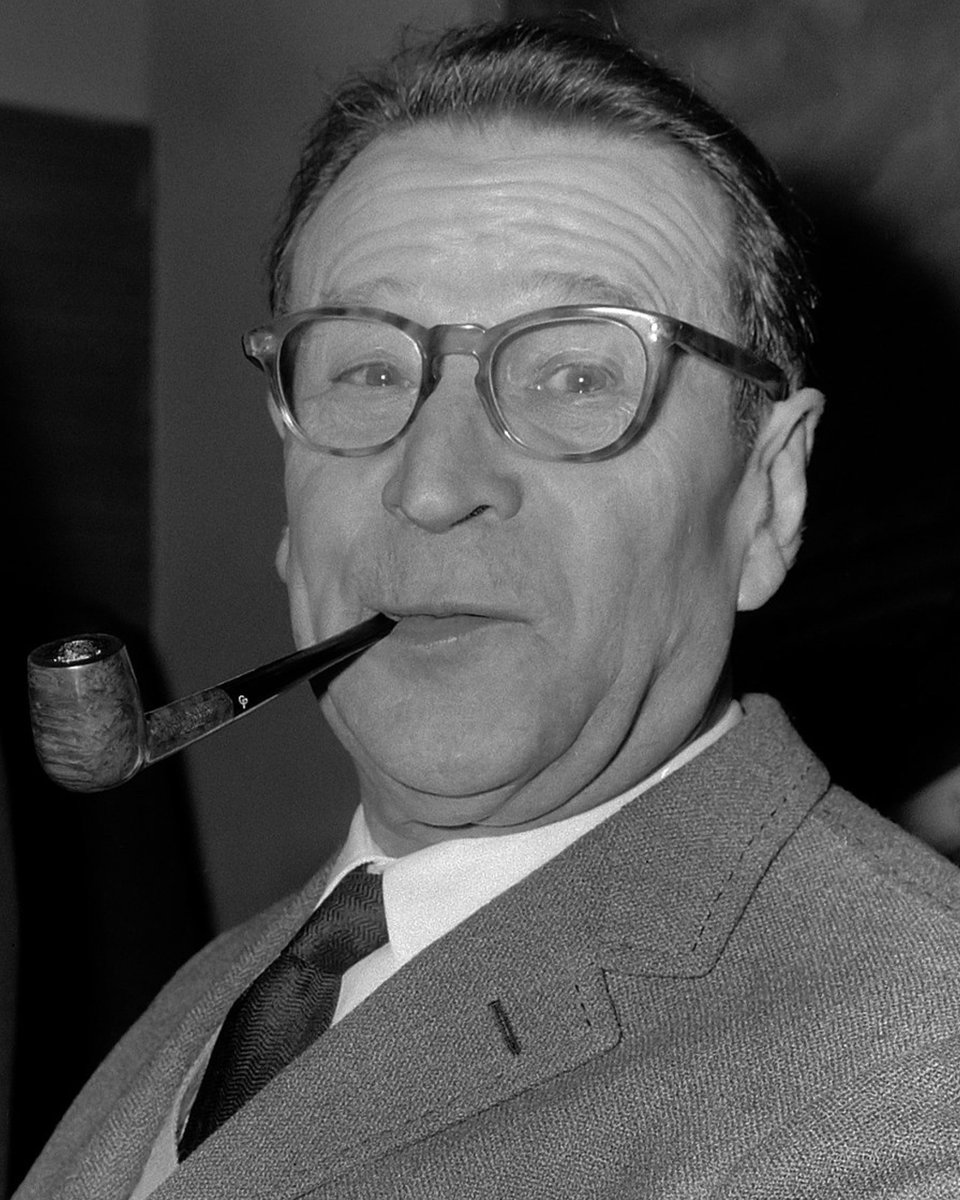 SimenonTweets's tweet photo. 😄 "Il est difficile de juger les gens qui ont toujours la plaisanterie aux lèvres."
—— Georges Simenon, Maigret et Monsieur Charles (1972) https://t.co/IqCBuLHrIO