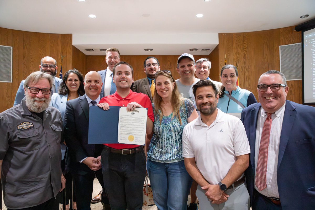 SweetHomeCSD's tweet photo. Congrats to Steven Barnas on being recognized by Amherst Supervisor Shawn Lavin through the TOA Good Deeds Initiative!  For the past 8 yrs, Steven has greeted the Willow Ridge community each day with kindness &amp; positivity. Thank you for being an inspiration to every Panther! https://t.co/IKREDzO9DM