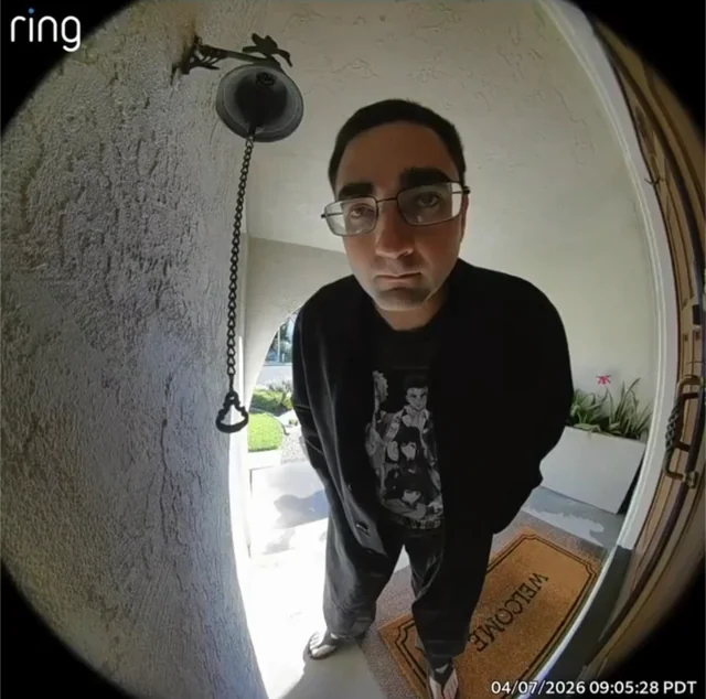 Real_Shrigma's tweet photo. @kyber_kat why does he look like the door guy https://t.co/uZzATcZDyJ