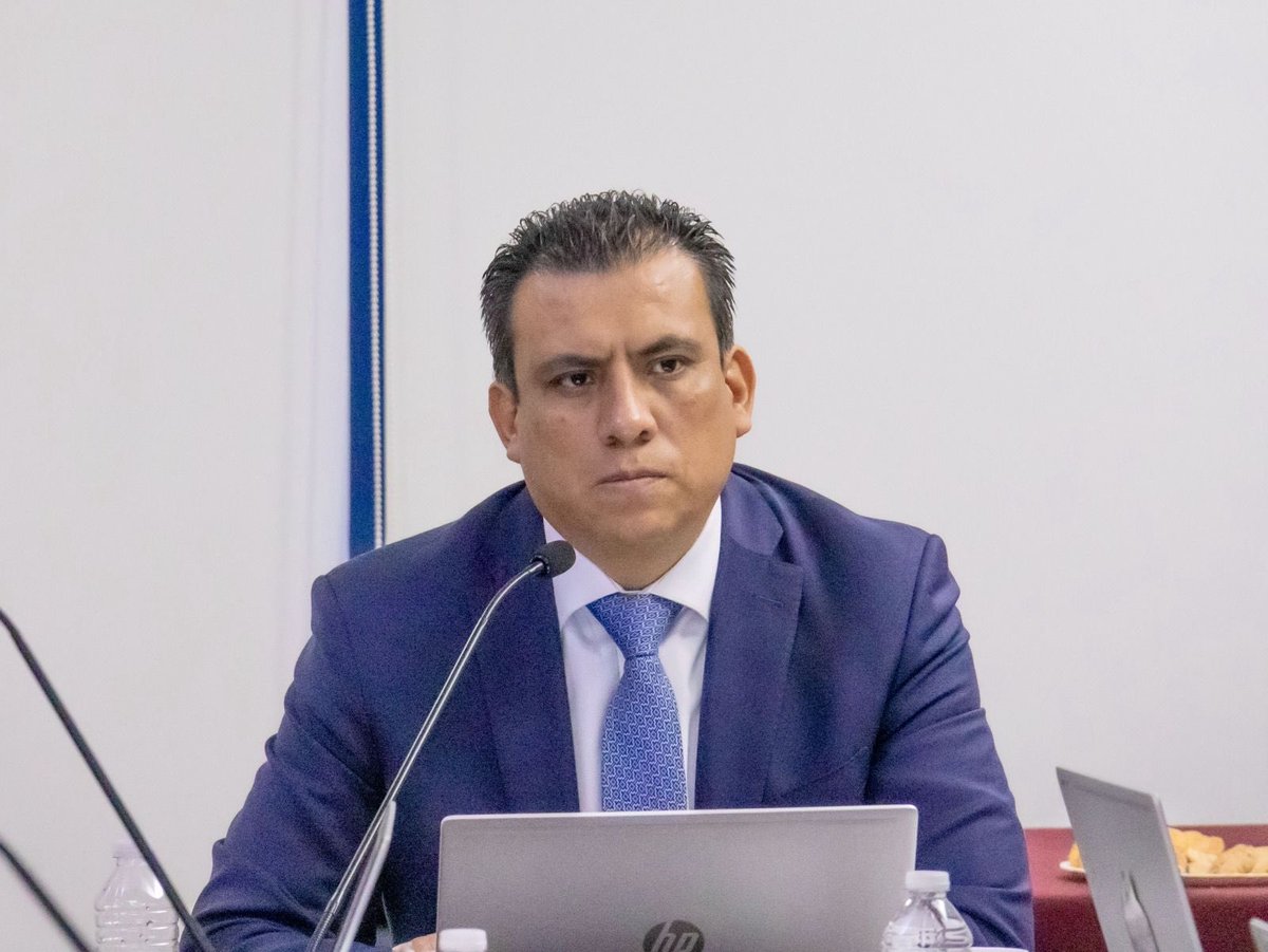ProdeconMexico's tweet photo. #AgendaDelDía 📅

En la Quinta Sesión Ordinaria del Comité Técnico de Normatividad se analizaron criterios normativos orientados al fortalecimiento de los derechos tributarios, en beneficio de todas las personas contribuyentes. 🫂⚖️

La sesión fue presidida por el Mtro. Gilberto Camacho Botello (@Gilardino400), Encargado de #PRODECON, acompañado por las personas titulares de las distintas Subprocuradurías y de la Alta Dirección.

En #PRODECON trabajamos para impulsar una atención más cercana y accesible para las personas contribuyentes. 🤝🏻

#PorTiEstamosAquí