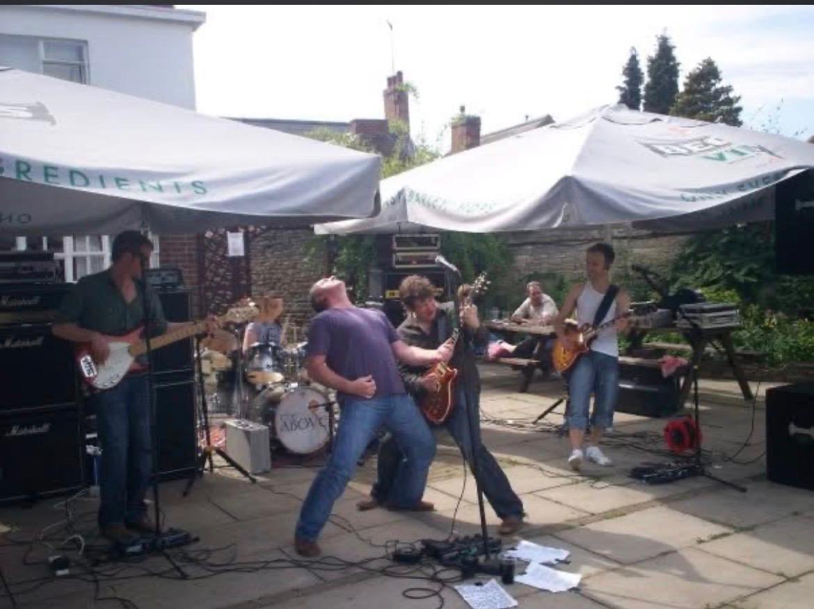 vinniejriggs's tweet photo. GOOD TIMES! #gig #highamferrers #UK #rock #blues #festival #musicians #VincentJRigneyMusic #cake #dance #drink https://t.co/vffPBdfHfJ
