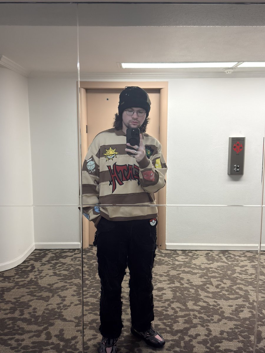 askkjeeves's tweet photo. 𓏵 𓊆 #promotwt ✧ #moothunt 𓊇 𓏵

⟢ 25 he/him
⟢ pc player, NA
⟢ marvel rivals, pokemon +variety fps
⟢ games, anime, trinkets, horror
⟢ punk &amp; darkwave
⟢ hxh, jjk, soul eater, fmab, gachiakuta

♡︎ / ↻ / reply to be moots!!

#hxhtwt #anitwt #gamingtwt #pokemontwt #vvtwt https://t.co/7m5pERLGWZ