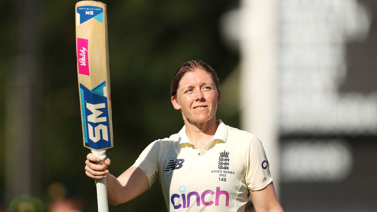 PCA's tweet photo. 1️⃣4️⃣ Tests 🔴
1️⃣6️⃣0️⃣ ODIs ⚪️
1️⃣3️⃣6️⃣ IT20s 💥

1️⃣ Heather Knight 👏

Congratulations to @Heatherknight55 on becoming the leading England Women’s appearance holder with 3️⃣1️⃣0️⃣ caps 🧢 

A brilliant achievement in overtaking the legendary @C_Edwards23 too 🙌

#ENGvIND https://t.co/1KSdFVFbYR
