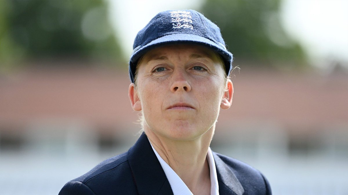 PCA's tweet photo. 1️⃣4️⃣ Tests 🔴
1️⃣6️⃣0️⃣ ODIs ⚪️
1️⃣3️⃣6️⃣ IT20s 💥

1️⃣ Heather Knight 👏

Congratulations to @Heatherknight55 on becoming the leading England Women’s appearance holder with 3️⃣1️⃣0️⃣ caps 🧢 

A brilliant achievement in overtaking the legendary @C_Edwards23 too 🙌

#ENGvIND https://t.co/1KSdFVFbYR
