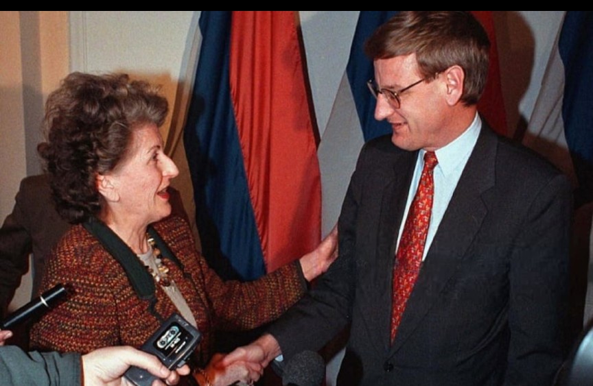 Atko1984's tweet photo. Carl Bildt now talks about “European democracy” and abolishing OHR, as if he wasn’t one of the key international figures who helped preserve the very dysfunctional Dayton system he now criticizes.

This is the same Carl Bildt accused for years of appeasing war criminals, normalizing ethnic partition politics, refusing stronger action against Karadžić and Mladić, and treating Bosnia’s paralysis as “stability.”

The same man who called Milošević a “good guy,” testified for Biljana Plavšić, and spent years defending a status quo that rewarded nationalist obstruction.

And now he suddenly wants Bosnia left without OHR while Dayton’s blockades, vetoes and secession threats remain untouched?

First reform Dayton into a real European democratic constitution.
Then talk about abolishing international supervision.