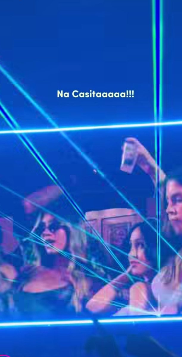 goncalo_nspinto's tweet photo. 🐰🇵🇷Em dois dias de concerto, também subiram à casita do Bad Bunny dezenas de pessoas - nenhuma delas era homem https://t.co/8a2dZo5oe3