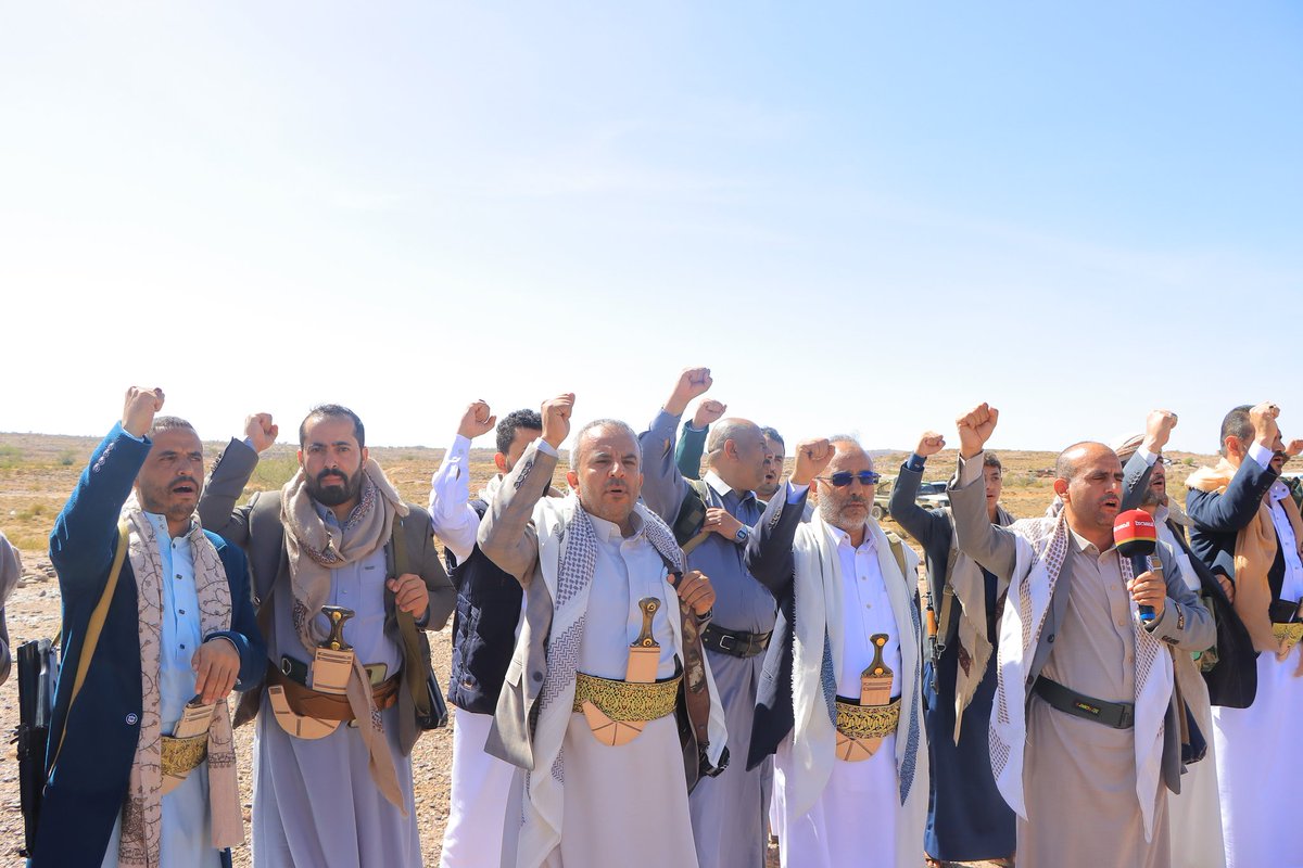AlamIdari's tweet photo. وزير الخدمة المدنية يزور المرابطين في جبهة الضالع.. والوزارة  والوحدات التابعة لها ( ال��يئة العامة للتأمينات والمعاشات والمؤسسة العامة للتأمينات الاجتماعية) تقدم قافلة عيدية للمرابطين في جبهات الضالع

التفاصيل  في الرابط
https://t.co/3HoKtEC65L https://t.co/BEZT11mTMw