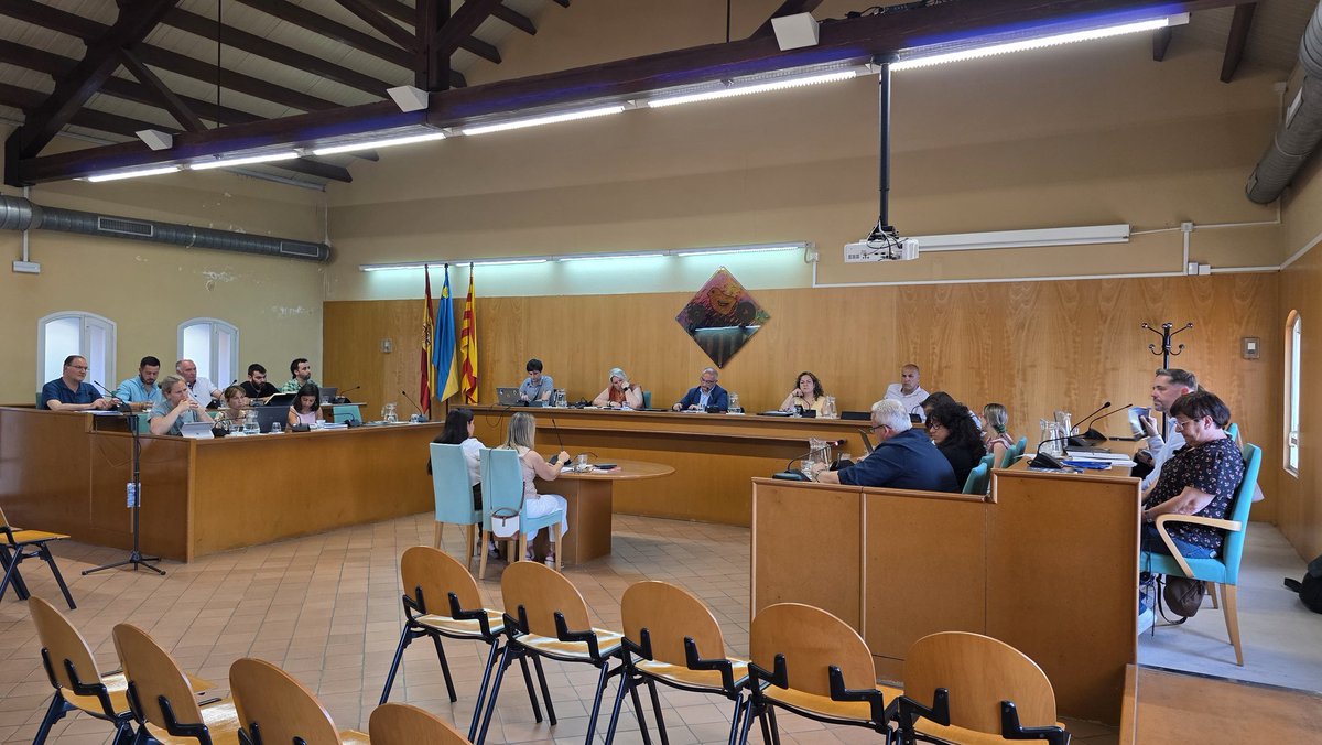 AjRipollet's tweet photo. Amb el punt de precs i preguntes ha finalitzat la sessió del #PleRipollet de maig. Poden tornar a veure i escoltar la sessió a https://t.co/qWa5HXigl7 i al canal de YouTube #RipolletTV. https://t.co/q6yh5kw0fU https://t.co/exvHvWiSLn