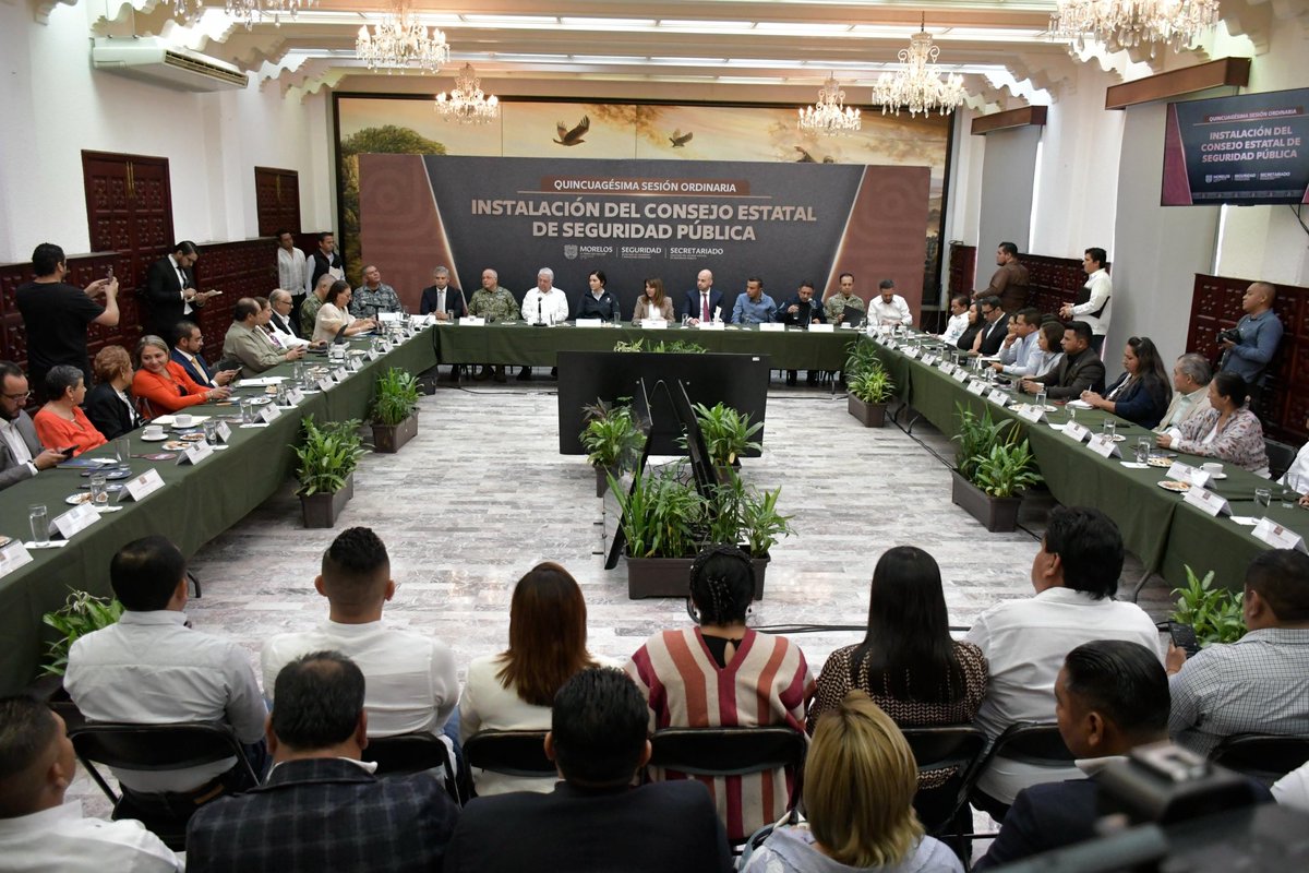 margarita_gs's tweet photo. Avanzamos unidos en la construcción de paz para nuestro estado. Tomamos protesta a las y los nuevos integrantes del Consejo Estatal de Seguridad Pública durante la Quincuagésima Sesión Ordinaria, donde sumamos voluntades institucionales para trabajar con firmeza y una estrategia clara para recuperar la tranquilidad de las familias morelenses en cada una de nuestras comunidades.

#LaTierraQueNosUne