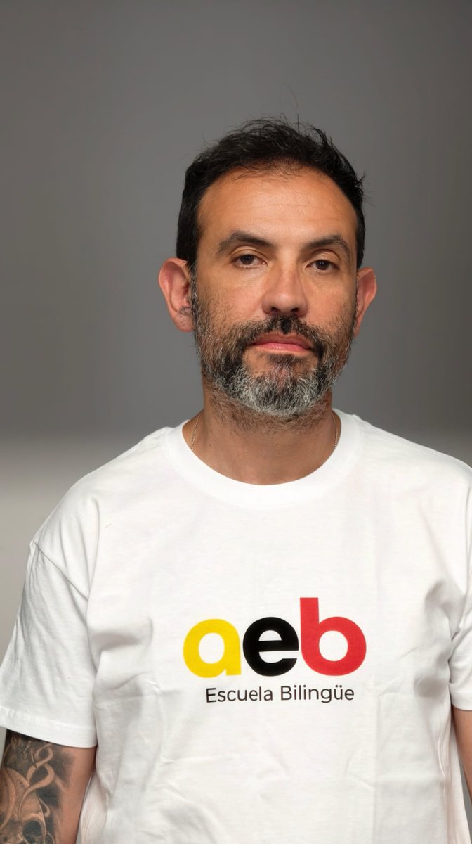 Jordielprat's tweet photo. Si luchas, puedes perder. Si no luchas, estás perdido. Nosotros lo tenemos claro: sin miedo y hasta el final. Por los nuestros. #EscuelaBilingüe https://t.co/dBraA9Hrgo