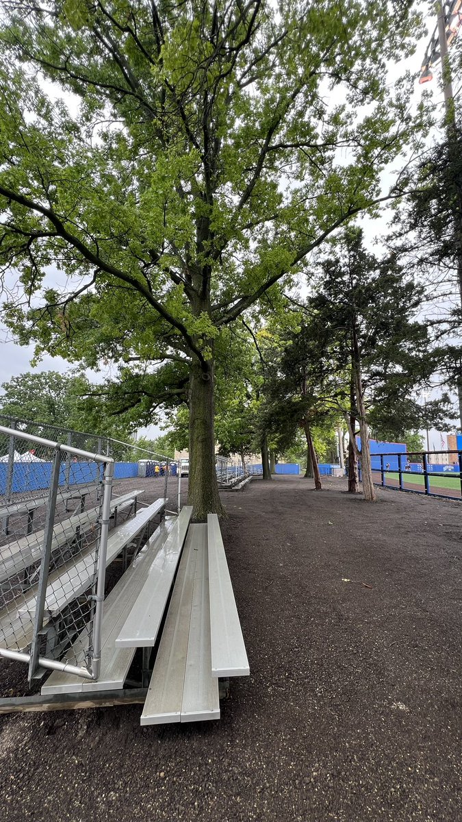 HeroesOfMtOread's tweet photo. Beware of The Slog?
Nope…#TheBackyard held up to rain and clearing out. Th Hog Should be GTG! https://t.co/zYCmeg6i4m