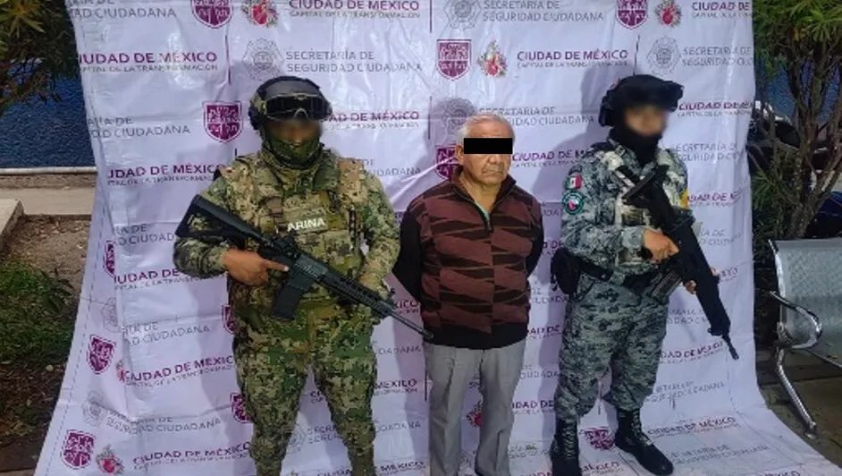 OfldeCuartel's tweet photo. 🚨Novedades del Oficial de Cuartel🚨
- Azcapotzalco🔥

Elementos de la @Defensamx1  catearon tres inmuebles, aseguraron dos camiones, dos montacargas, mil 100 cajas con medicamento y 5 mil piezas de medicamento.🔥 https://t.co/zDi1pGfooe