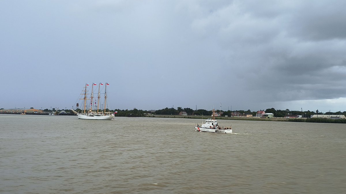 CutterEagleFA's tweet photo. A few photos from today's parade! Loving all the tall ships here! https://t.co/7sNLEC67lO
