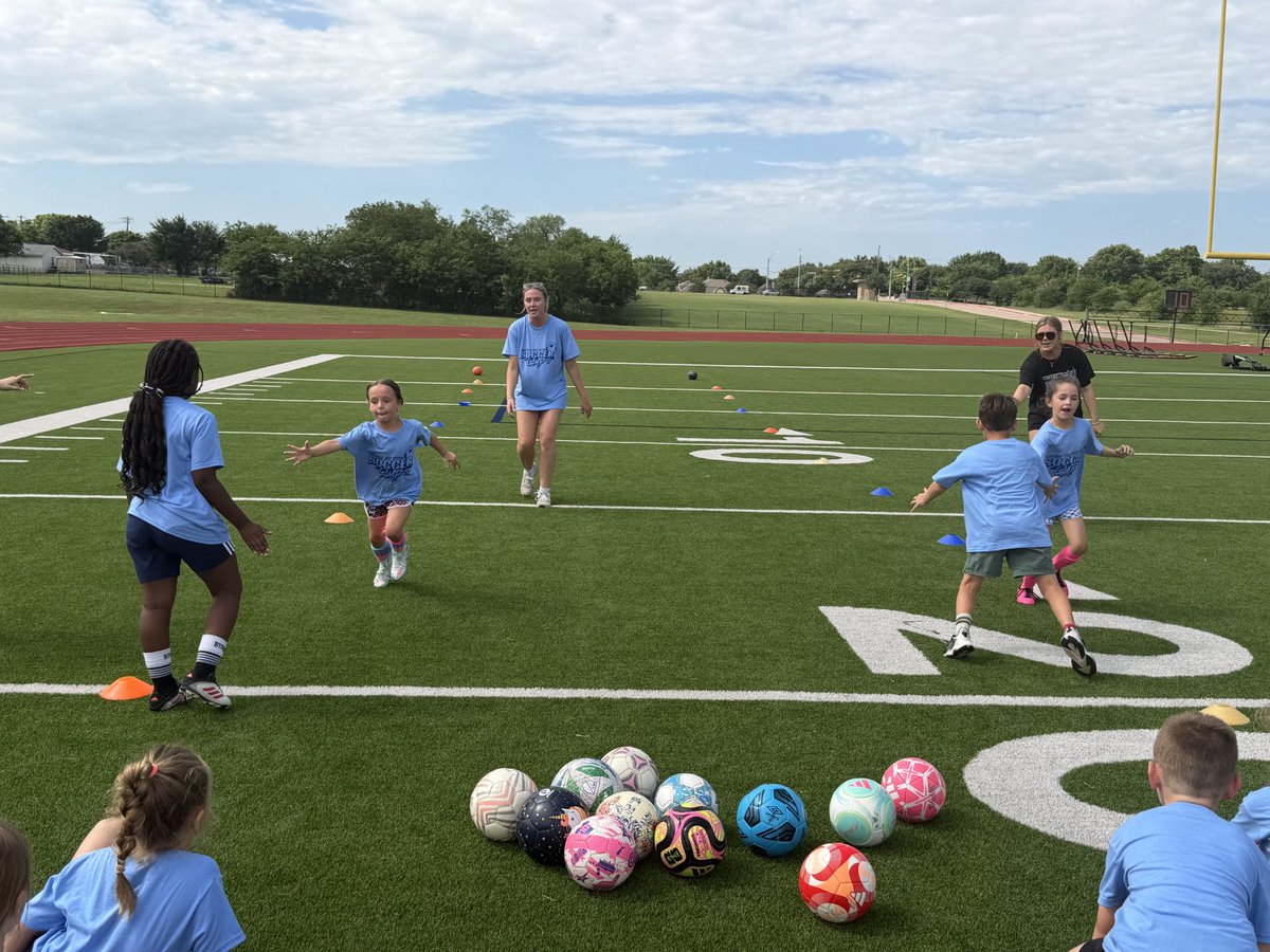 CHSLadySpartans's tweet photo. Last Day = Best Day! Thank you to all the campers and coaches for making it one of the best weeks to date! We had a blast!!

#LSS
#LetsFreakingGo https://t.co/wOJJuE6tdW