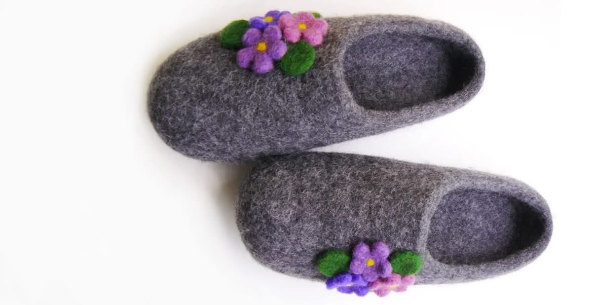 Craft_Workshops's tweet photo. There are just two places left on both of these bad boys!

SOAP MAKING WORKSHOP 06.06.2026
https://t.co/3To1QdiInH

WET FELTING SLIPPERS WORKSHOP 21.06.2026
https://t.co/bFlv77Y6SF

#tlpcraftworkshops #newskills #handmade #soapmaking #feltedslippers @followers https://t.co/92hKnR8x4a
