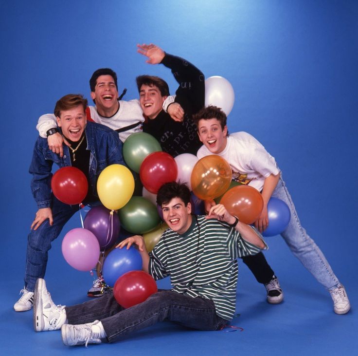 Itsisawood's tweet photo. Just five boys, endless memories and iconic energy! ❤️✨️

@dannywood @donniewahlberg @joeymcintyre @nkotb 

#TBT #NKOTB #90smemories #Keeponsmiling  | 📸: Pinterest https://t.co/nZPeHEC8eN