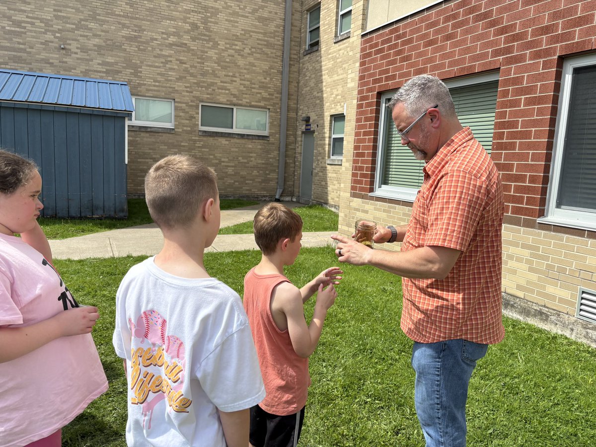 MECSDSpartans's tweet photo. Welcome, Class of 2036!

Homer Brink’s entire second grade team took a tour of the high school yesterday!

A special thank you to Mr. Brown, Mr. Beard, and Mrs. Mastroianni for their hard work in creating such a meaningful experience for our students. https://t.co/eH2a2nf8Yj