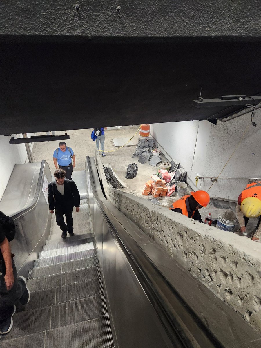 Jenyca's tweet photo. Faltan 2 semanas para que miles de personas nos visiten por el inicio del mundial. El metro en estos momentos: https://t.co/gtieuKFdJj