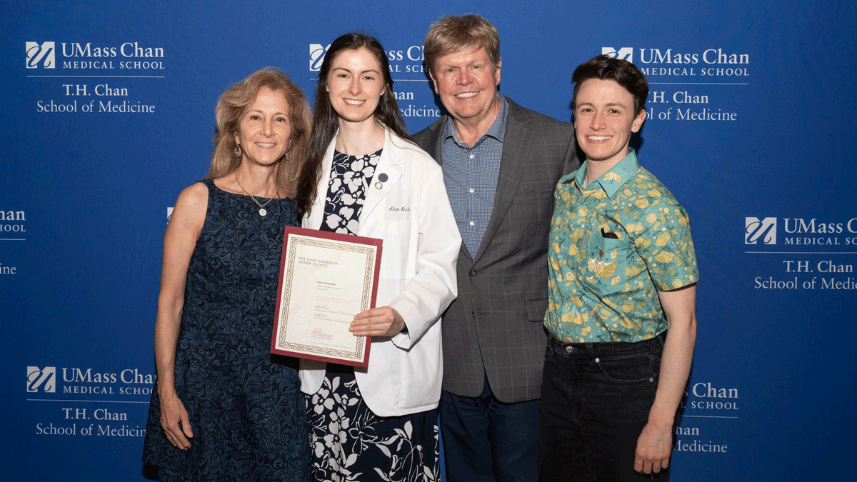 UMassChan's tweet photo. The @UMassChan chapter of the Gold Humanism Honor Society inducted 41 people on Wednesday who have demonstrated compassionate, patient-centered care. Here are the inductees: https://t.co/LgwooeLcDf #GHHS @GoldFdtn @UMassMDPhD @Baystate_Health @UMassMemorial @UMass_Medicine @UMass https://t.co/rUfMIs6xF7