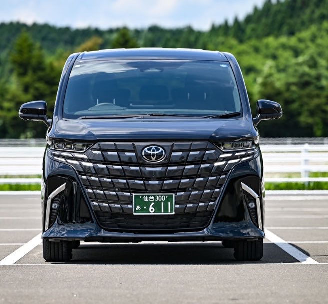 asahi14277's tweet photo. 自分の周りでも新型エルグランド待ち望んでた人が結構多くて驚き。Xで見てても結構予約注文してる人多い印象。そりゃ16年もフルモデルチェンジを待ってた猛者たちだ、面構えが違う。でもアルヴェルの方が安いって？そう思うならアルヴェル買えよ。本当にエルグランドが欲しい人達の邪魔すんじゃないよ https://t.co/6aASkf9YDM