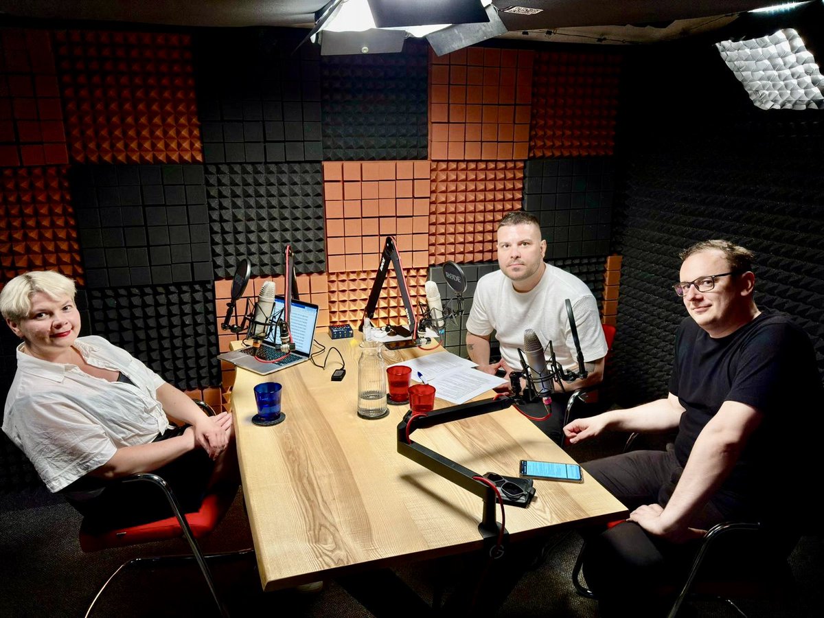 david_kotora's tweet photo. Dnes jsme natočili s @M_Chromy novou epizodu podcastu @Transparency_CZ #stosestka. 

V Praze jsme přivítali naši kolegyni a ředitelku @Transparency_ru Alyonu Vandyshevu. A rozhovor bude online k poslechu příští týden.

🎧 https://t.co/HBFVSCmF2w https://t.co/lxv8nWznqF