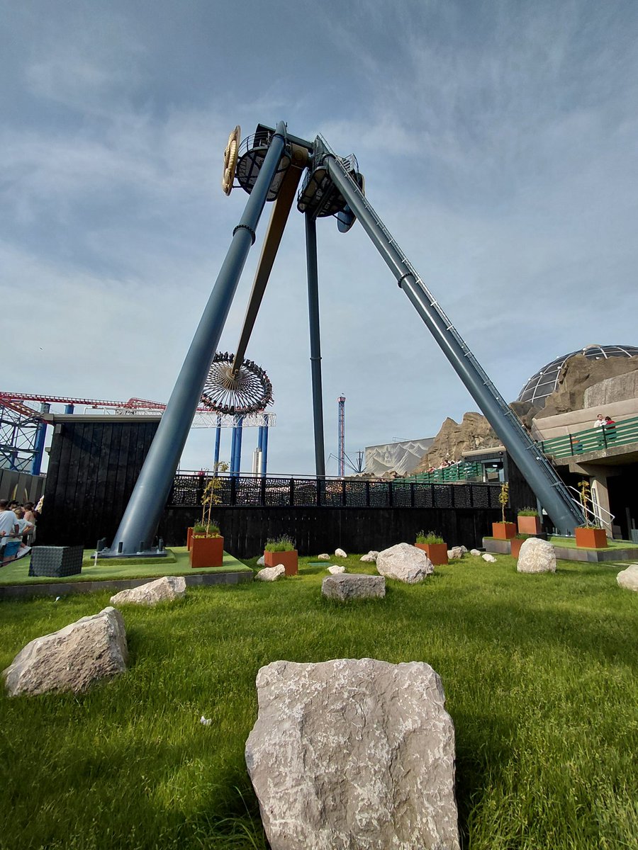 thecoasterizzy's tweet photo. AVIKTAS YOU WERE AMAZING 🩶🐍 I  had 2 rides and each one absolutely amazing! What an incredible addition to Pleasure Beach https://t.co/ESfj6IEsOS