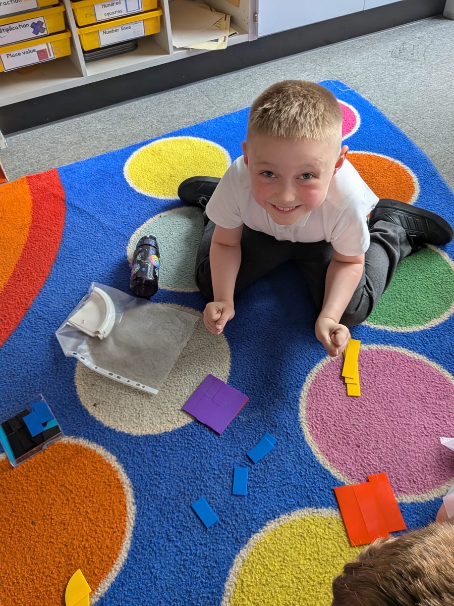 AitkenbarPS's tweet photo. Super Fraction work today in P2 π€© Children recognised halves and quarters, some even recognised thirds, fifths & tenths π‘ #supermaths https://t.co/75xCwWOoay