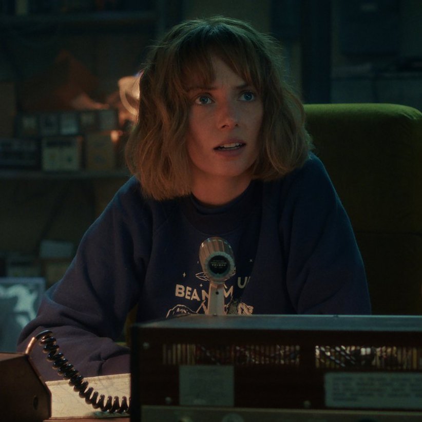 smalltownrobin's tweet photo. If I had a penny for every time there was a netflix series where Nell Fisher's character went missing and Maya Hawke's character tried to find her, I'd have two pennies. But it's really fucking weird that it's happening twice https://t.co/Ma3BCiojiB