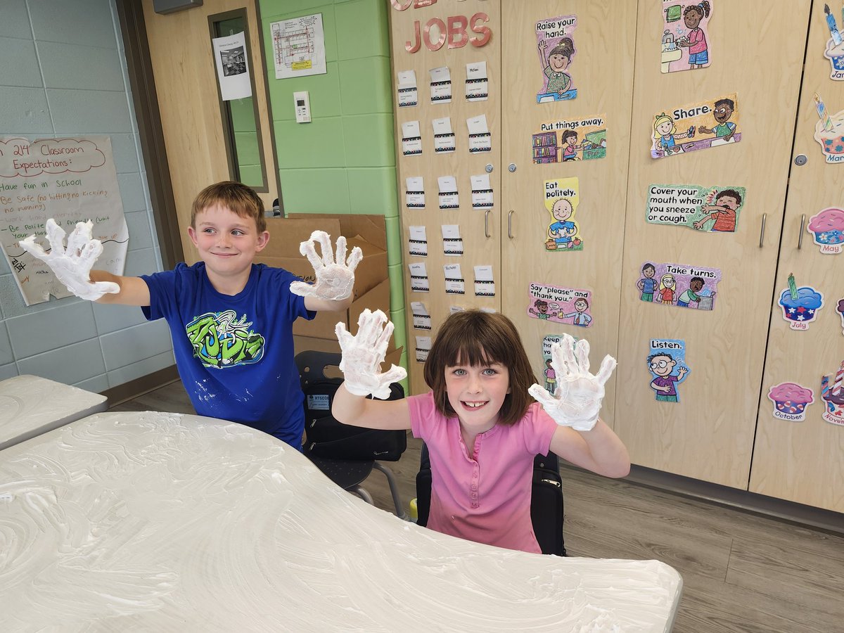 EuclidCheung's tweet photo. End of School year tradition- Shaving Cream Art! ##euclidexplores #rtsd26lifeready https://t.co/EJGSufrbUI