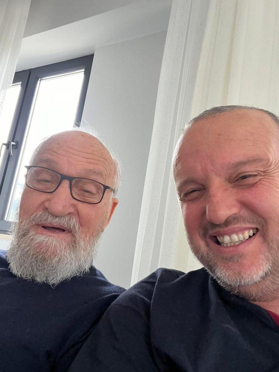 hibrahimuz's tweet photo. 1-Bayram tatil değildir.
Bayram;
Annedir,babadır,ailedir,akrabadır.
Bayram;
Memlekettir,kavuşmaktır,barışmaktır,
ziyarettir.
Bayram;
Bir araya gelmek, beraberce zaman geçirmek ve 
birlikte olabilmenin hazzını yaşamaktır. https://t.co/CFLJqeaF1A